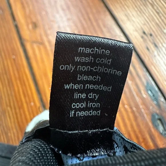 Vintage mid-2000s Wet Seal black and white geometric patterned mini wiggle skirt - Picture 6 of 6